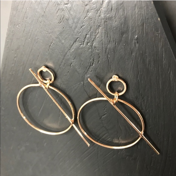 Sold: Geo Bar Hoops in Gold ⚡️ - Picture 4 of 4